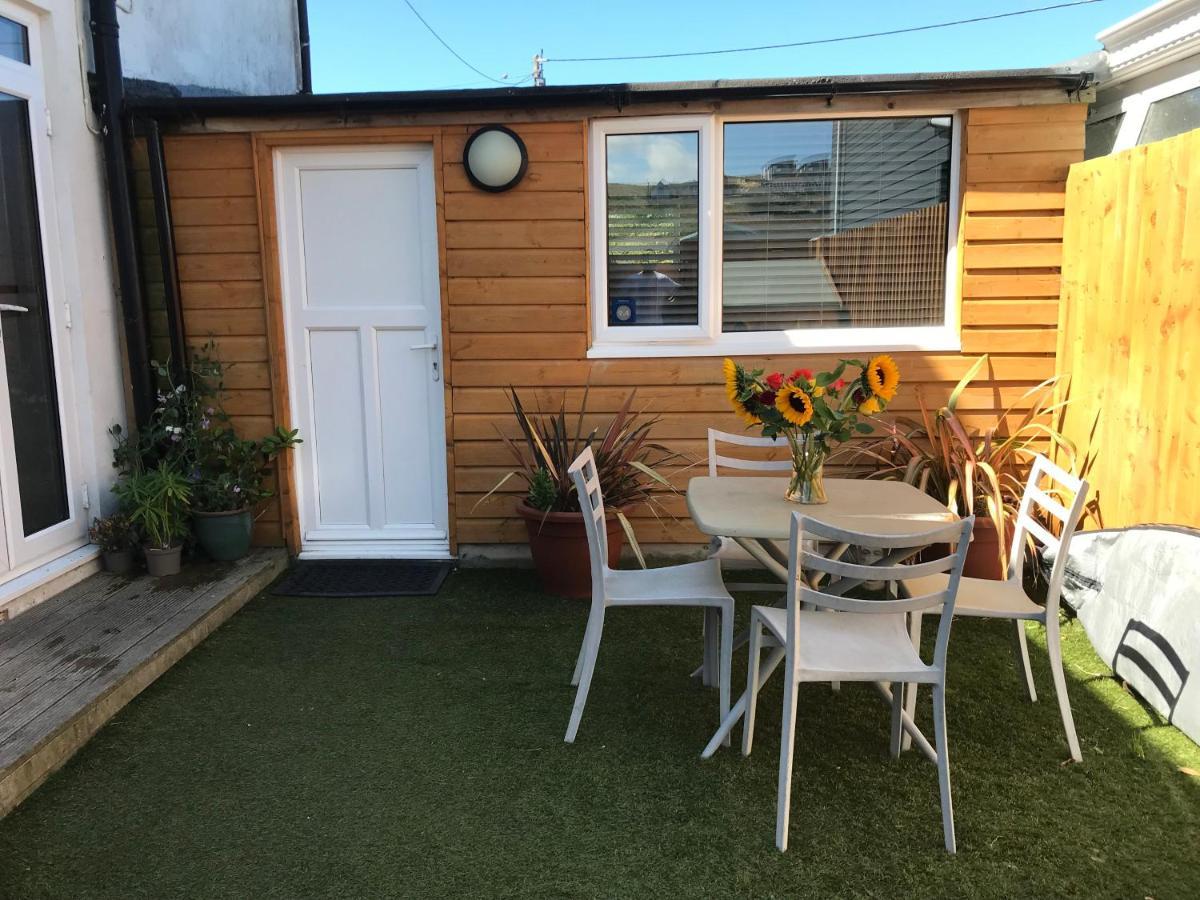 Ferienwohnung Flat Rocks, With Parking, 100M From Beach Perranporth Exterior foto
