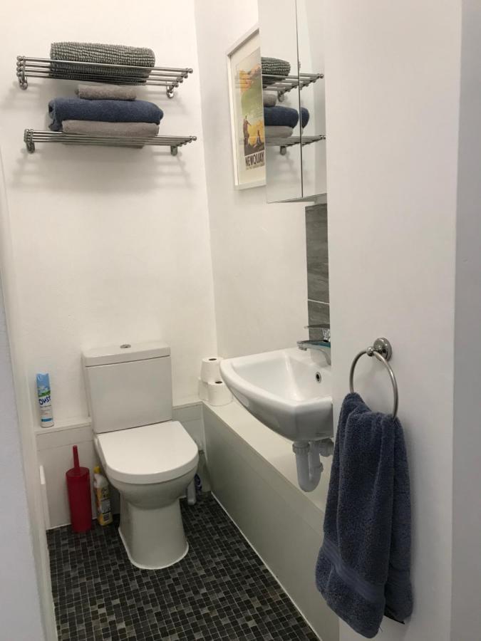 Ferienwohnung Flat Rocks, With Parking, 100M From Beach Perranporth Exterior foto